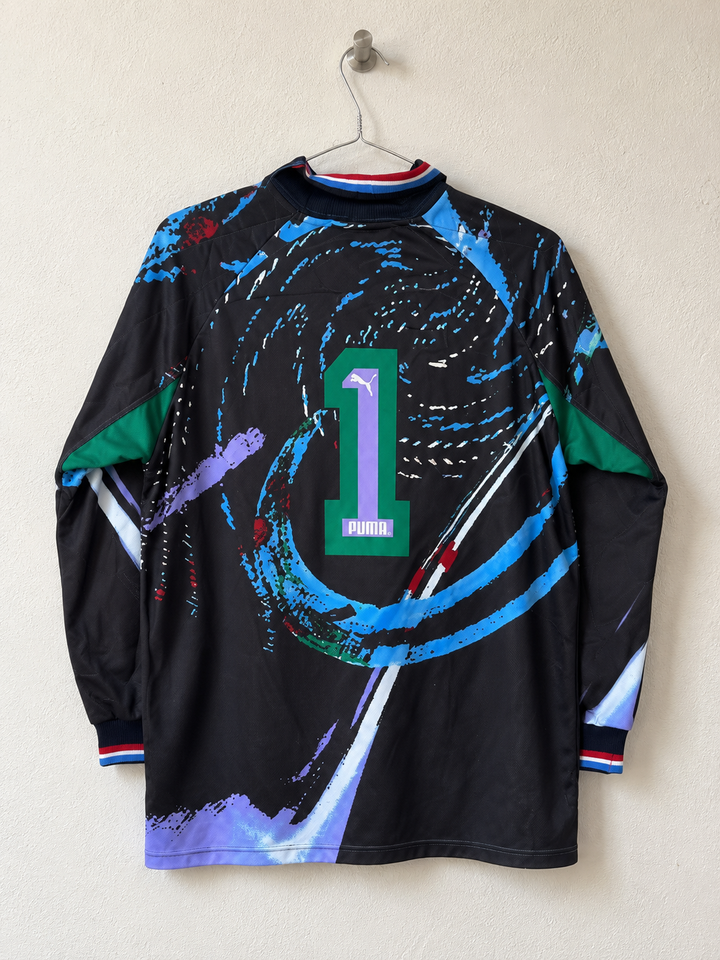 Puma rare vintage 90’s Goalkeeper jersey Men’s large