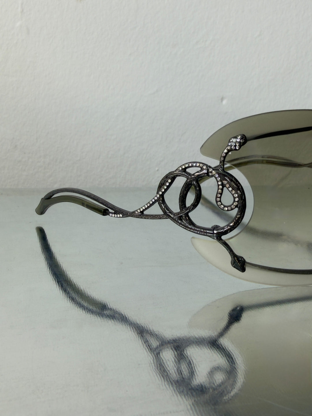 Roberto Cavalli vintage cicno rc223s shield sunglasses grey gradient serpent crystal y2k