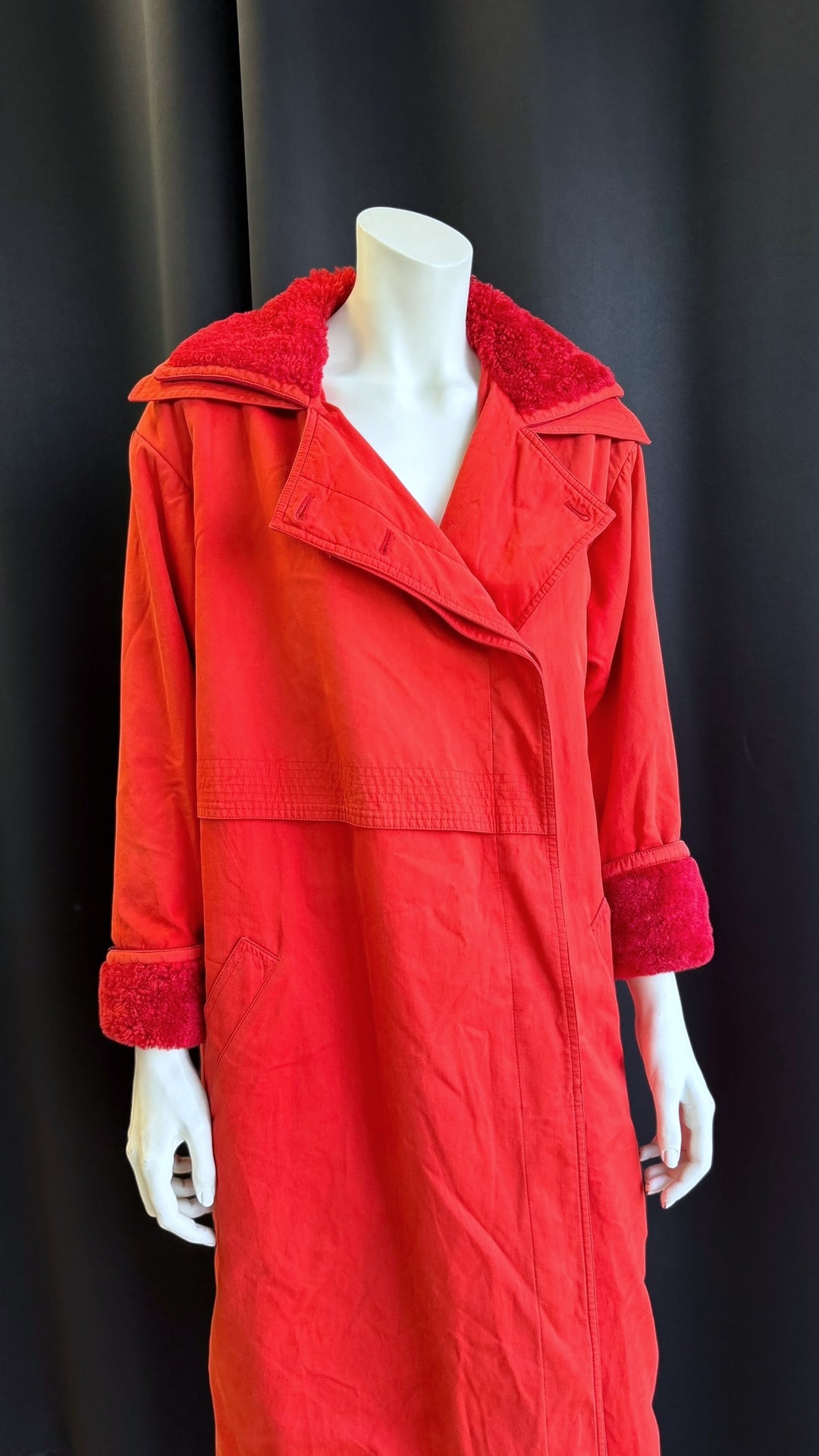 Gianni Versace red cotton coat with faux shearling collar/cuffs (One Size / fits M–L)