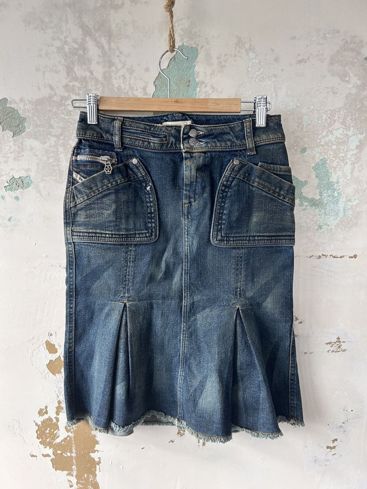 Diesel vintage denim skirt extra small(34)