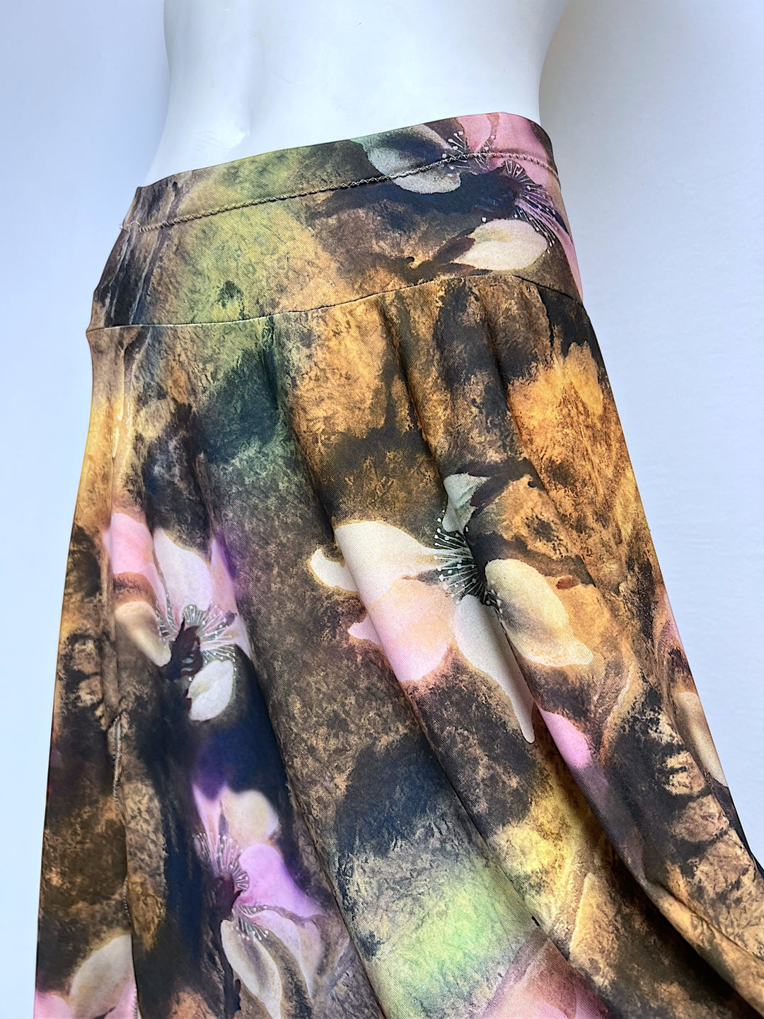 Y2K all over printed skirt medium