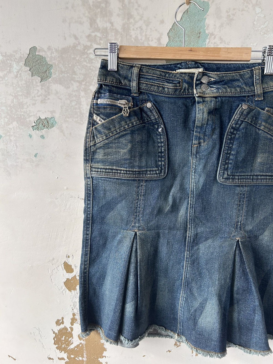 Diesel vintage denim skirt extra small(34)