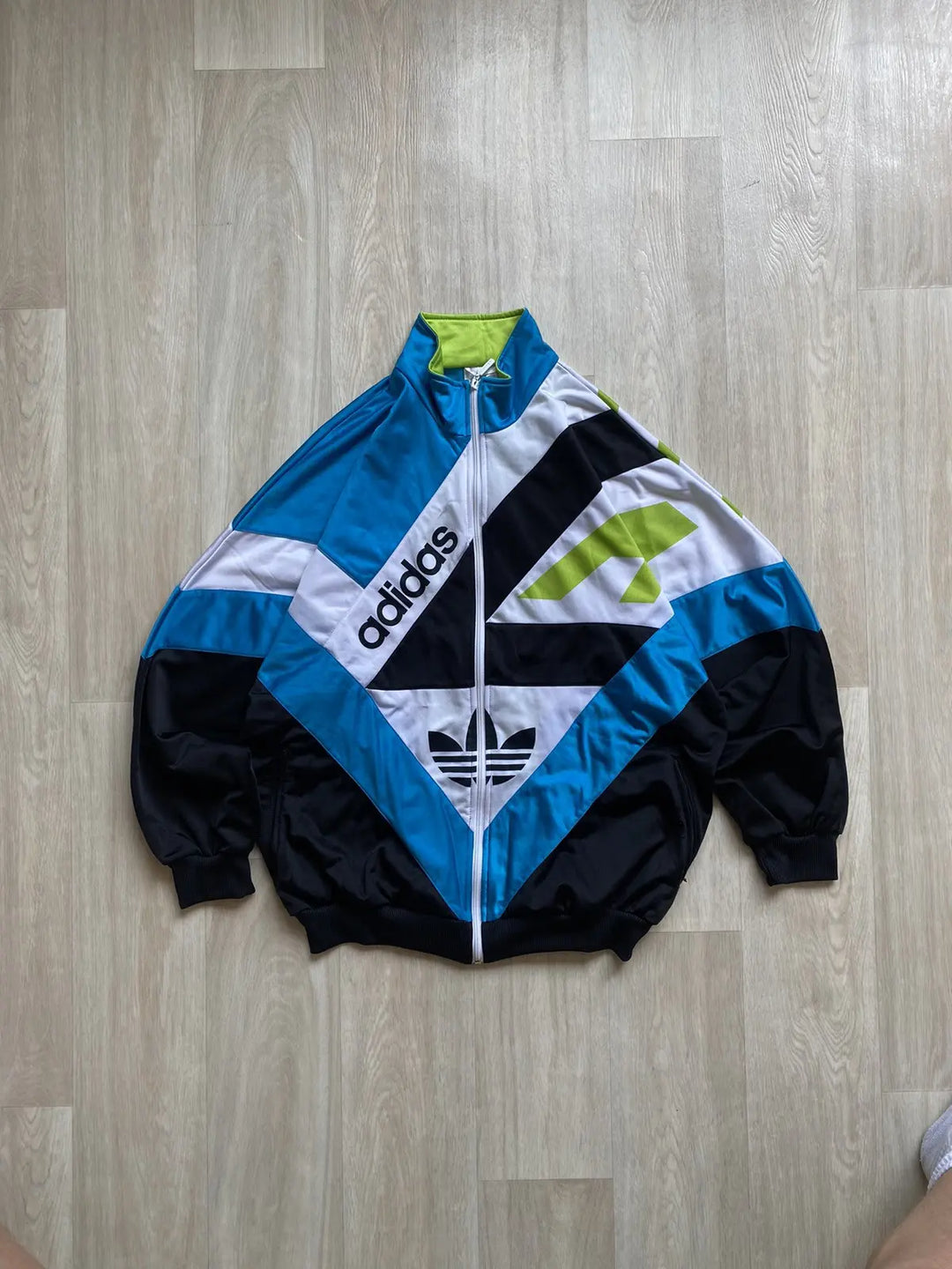 Adidas vintage 80s jacket Men’s medium