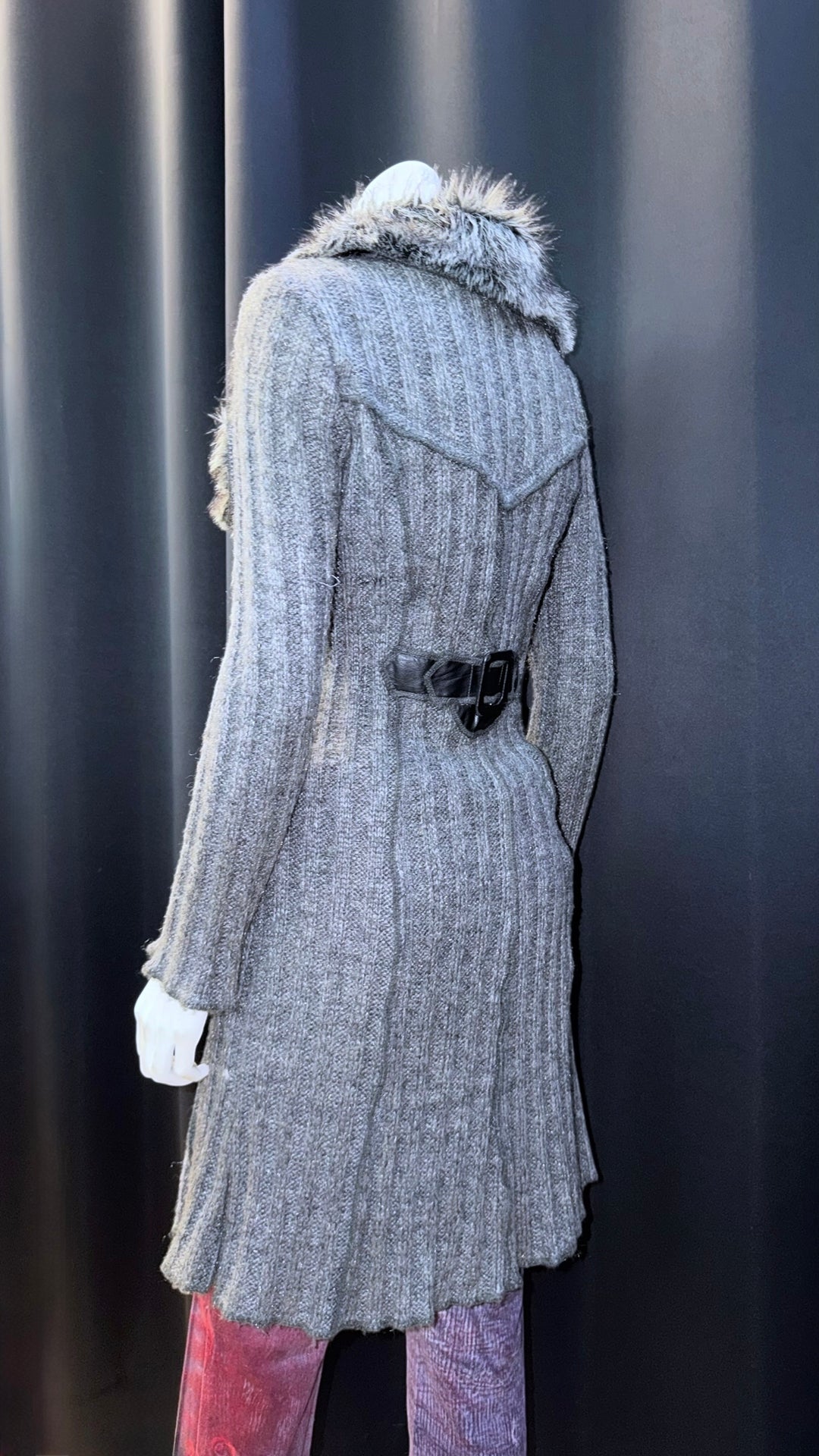 Vintage long knitted coat with faux fur collar