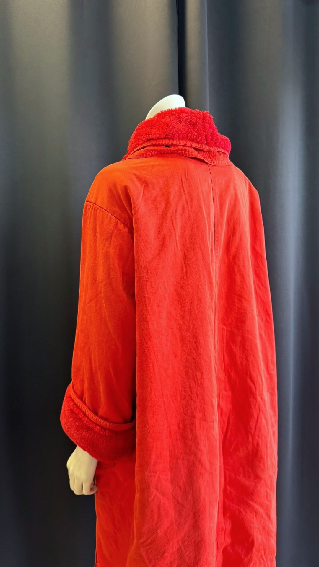 Gianni Versace red cotton coat with faux shearling collar/cuffs (One Size / fits M–L)