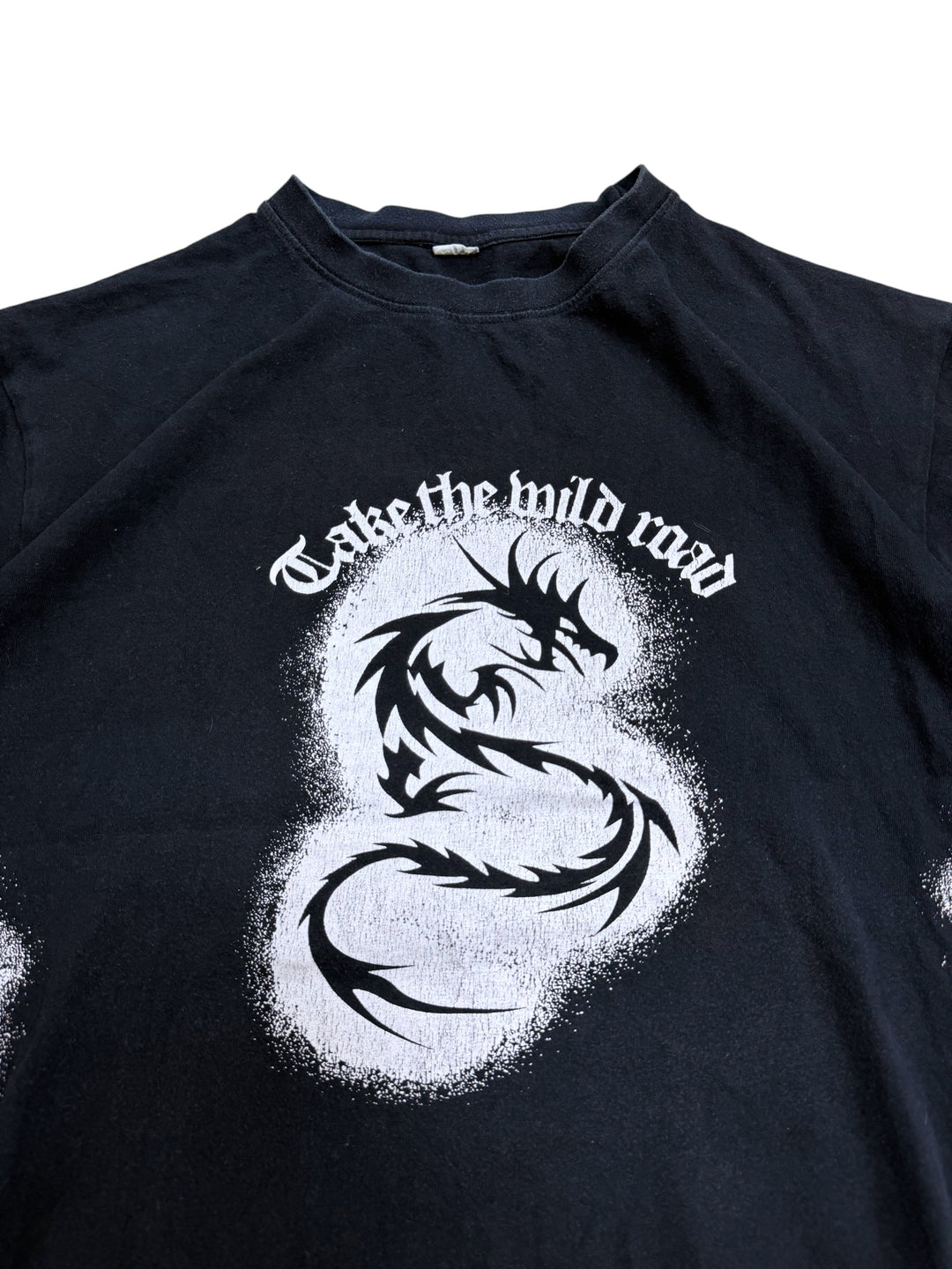 2000s dragon graphic tshirt extra large