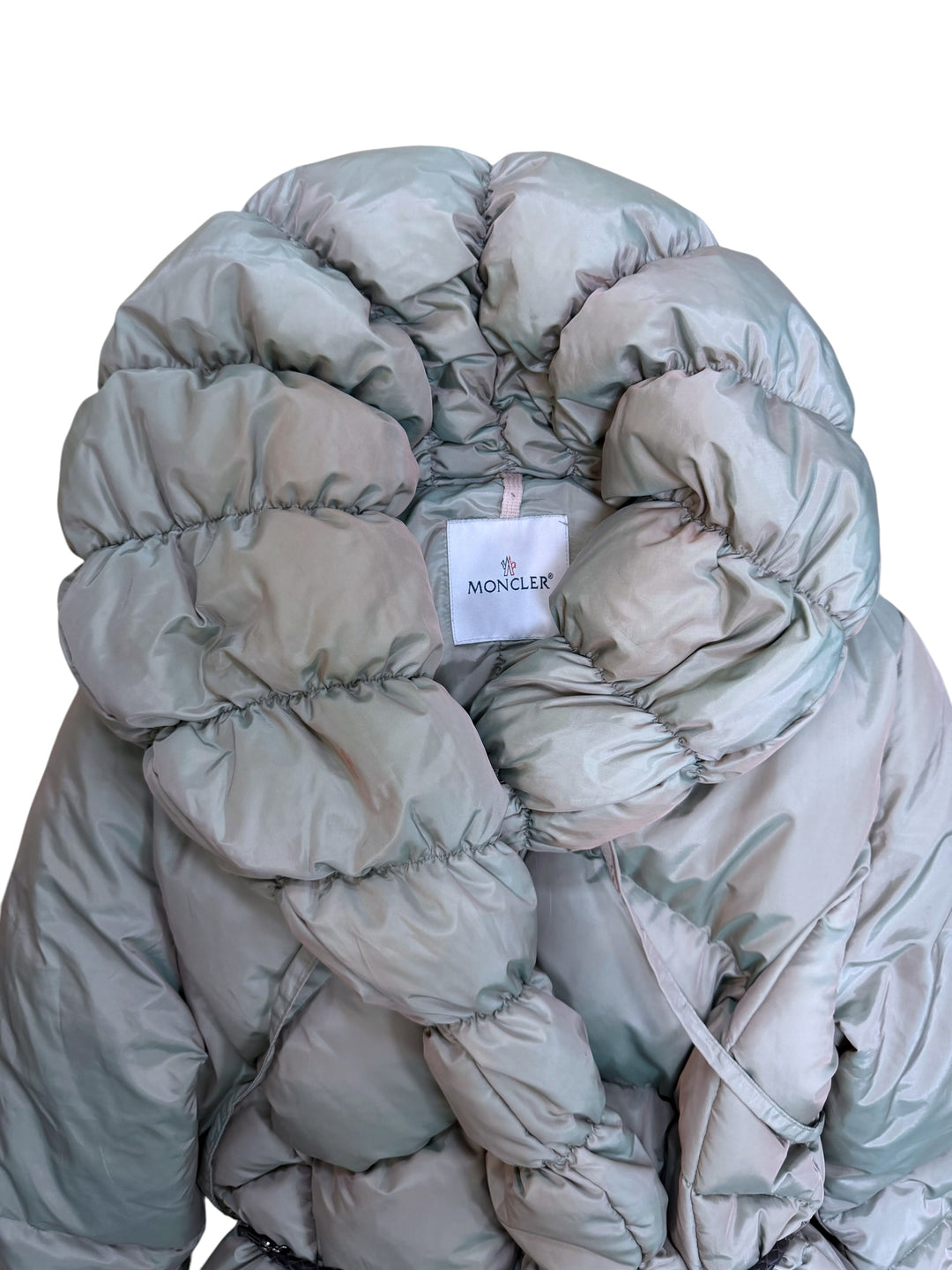 Moncler sculpted puffer jacket - oversized braided collar
