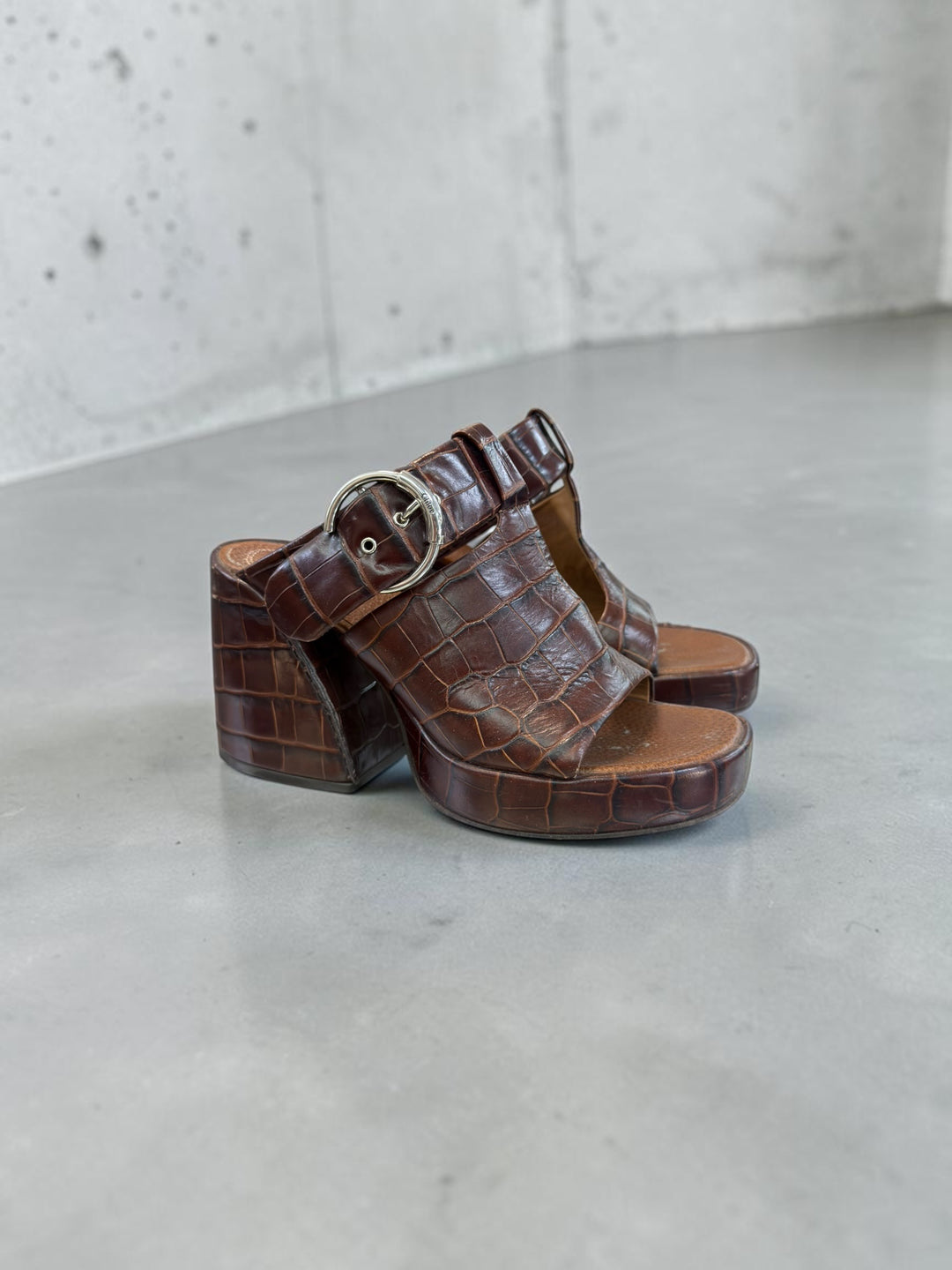 Chloé wave croc-embossed leather buckle mules