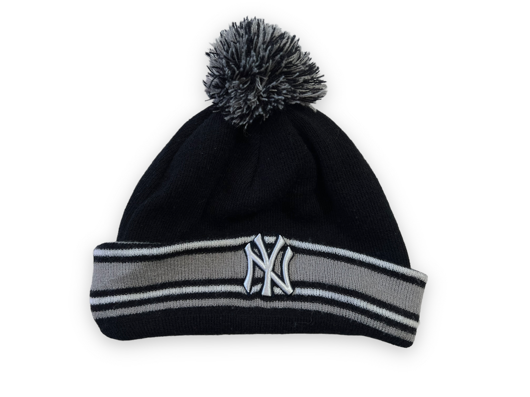 New york yankees beanie top with pom
